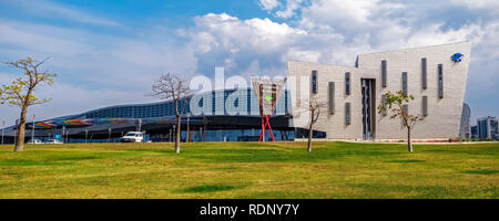 Malaga, Espagne - 20 mai 2018. Centre de Foires et congrès de Malaga, Espagne. Ce bâtiment a une superficie totale de 60 000 m2, dont 17.000 m2 sont déd Banque D'Images