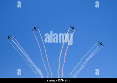 Groupe de voltige avions drapeau espagnol dessin figure dans le ciel Banque D'Images