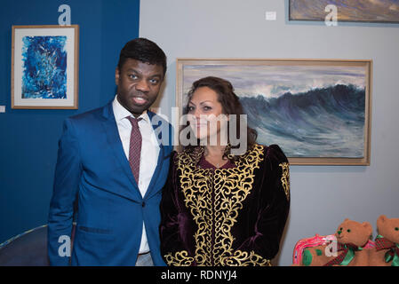 Paris : Vernissage de l'Hermine de Clermont-Tonnerre et Patricia Ducept, exposition à la galerie NOI. Banque D'Images