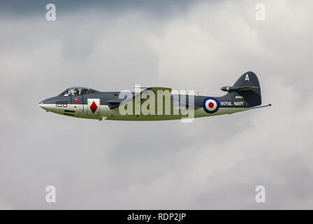 Hawker Sea Hawk WV908, avion à réaction vintage classique des années 1950 anciennement avec British Royal Navy Fleet Air Arm. Au salon aérien Banque D'Images