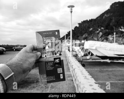 Port de Valldemosa, Palma de Malloca, Espagne - 10 mai 2018 : pov le guide touristique de l'église Santa Maria de la cathédrale de Palma, dans le parking de Port de Valldemosa - noir et blanc Banque D'Images