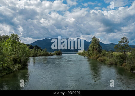 Kochelsee en Bavière Allemagne vue sur l'eau dans les montagnes Banque D'Images