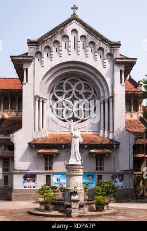 fa-ade-sud-de-l-glise-cua-bac-vietnamien-nh-th-c-a-b-c-avec-la