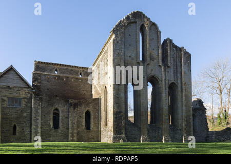 Abbaye Valle Crucis a été fondée en 1201 comme un monastère cistercien et fermé en 1537. Les ruines sont un point de repère important dans la vallée de Llangollen Banque D'Images