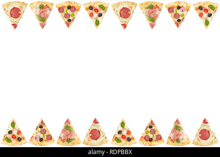 Pizzas Pizza tranches coupe bordure de cadre copyspace copier à partir de l'espace au-dessus isolé sur fond blanc Banque D'Images