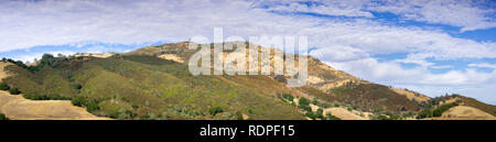 Vue panoramique vers Mt Diablo sommet mondial sur une claire journée d'automne, Mt Diablo State Park, comté de Contra Costa, baie de San Francisco, Californie Banque D'Images