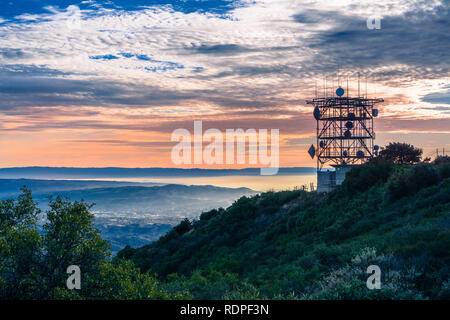 Coucher de soleil sur la baie de San Francisco comme vu du Mont Diablo, sommet Mt Diablo State Park, comté de Contra Costa, baie de San Francisco, Californie Banque D'Images