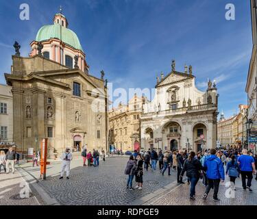 STARE mesto, Prague / République tchèque - 29 septembre 2018 : Place Krizovnicke, Saint François d'Assise, l'église Saint Salvator Banque D'Images