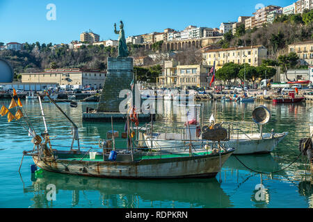 Mer Adriatique, port d'Ortona.Abruzzo, Italie Banque D'Images