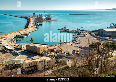 Mer Adriatique, port d'Ortona. Abruzzo, Italie Banque D'Images