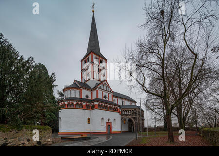 D-Bonn, ville fédérale, Rhin, Rhineland, Sieg, Sieg, vallée de Kottenforst, réserve naturelle, Rhénanie-du-Nord - Westphalie, NRW, D-Bonn-Schwarzrheindorf Bonn-Vilich, D--Rheindorf, église Saint Mary et Clemens, double église, Simultaneum, église catholique, de style roman, soir Banque D'Images