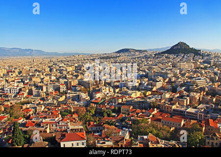 Vue sur le mont Lycabette et la ville d'Athènes Banque D'Images