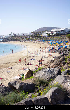 La plage de Playa Blanca, à Lanzarote, îles Canaries, Espagne Banque D'Images