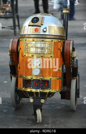 Alexandra Palace, Londres, Royaume-Uni. 18 janvier 2019. Une version steampunk de R2-D2 (l'un des robots de la guerre des étoiles, film franchise) sur l'affichage à l'exposition de Londres l'ingénierie des modèles qui s'est ouverte aujourd'hui à Alexandra Palace, Londres. L'exposition de Londres l'ingénierie des modèles est maintenant dans sa 23e année, et attire environ 14 000 visiteurs. Crédit : Michael Preston/Alamy Live News Banque D'Images