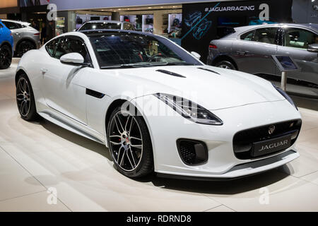 Bruxelles, le 19 janvier 2019. Bruxelles - Jan 18, 2019 : première mondiale de la Jaguar F-type drapeau à damiers édition spéciale à la 97e voiture de sport de l'Automobile de Bruxelles 2019 Autosalon. Credit : VDWI/Alamy Live News Crédit : VDWI/Alamy Live News Banque D'Images