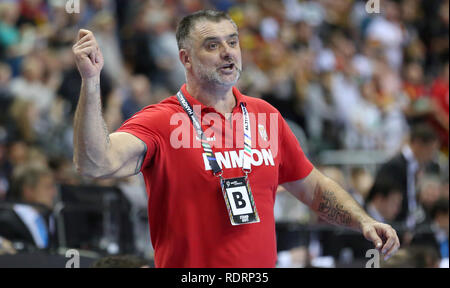 L'Allemagne. Allemagne, le 19 janvier 2019. Serbie Nenad headcoach Perunicic réagit Crédit : Mickael Chavet/Alamy Live News Banque D'Images