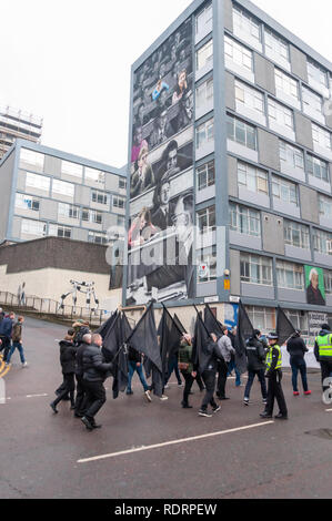 Glasgow, Ecosse, Royaume-Uni. 19 janvier, 2019. Les membres de l'ouest de l'Écosse de l'Alliance de la bande dans les rues de la ville. Formé en 1979, ils sont la plus ancienne organisation marche républicaine en Ecosse et de promouvoir la création d'un comté 32 République socialiste de l'Irlande. Mars est aujourd'hui intitulé Bloody Sunday, Mars pour la justice. Credit : Skully/Alamy Live News Banque D'Images