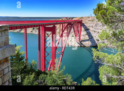 Pont du Chemin de fer rouge sur la rivière. Zadar, Croatie. Banque D'Images