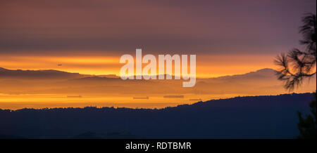 Coucher du soleil panorama en direction de San Francisco bay vue depuis le sommet du mont Diablo, Diablo Mt State Park, comté de Contra Costa, San Francisco Bay area, Cal Banque D'Images