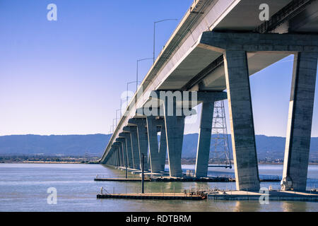 Dumbarton Bridge reliant Fremont à Menlo Park, San Francisco, Californie Banque D'Images