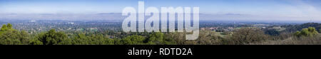 Vue panoramique sur les villes de la Silicon Valley de South San Francisco bay : Sur la montagne, Sunnyvale, Cupertino, Santa Clara, San Jose ; Diablo mountain vues Banque D'Images