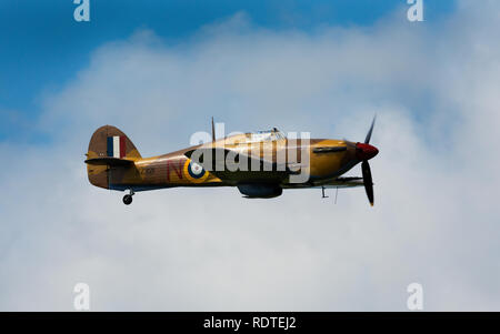 La Hawker Hurricane MK IV avec marquages français volant à un spectacle aérien Banque D'Images