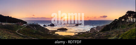 Panorama au coucher du soleil à Lands End, San Francisco, Californie Banque D'Images