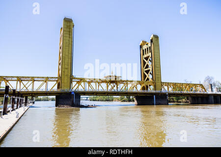 Historique Le Tower Bridge au centre-ville de Sacramento, Californie Banque D'Images