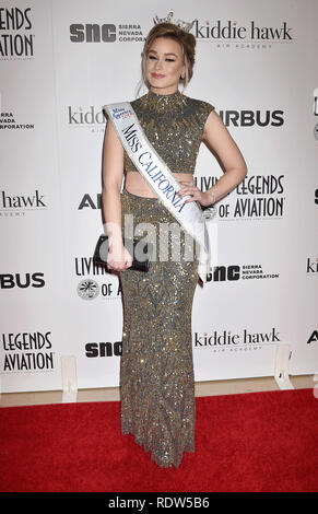 Los Angeles, CA - le 18 janvier : MacKenzie libéré arrive à la 16e Conférence annuelle de l'Aviation de Living Legends Awards au Beverly Hilton Hotel sur Janvier Banque D'Images