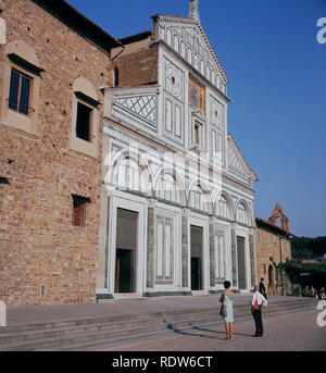 Années 1960, historique, vue extérieure de ce temps de l'église de San Miniado, Florence, Italie. Banque D'Images