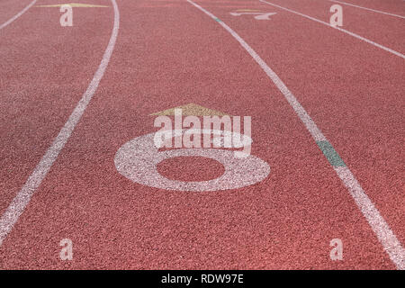 Track and Field Race Course Road 6 sur la courbe Banque D'Images