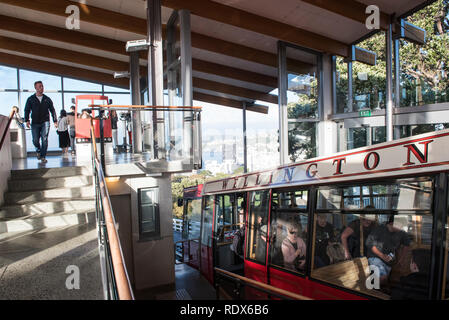 Le Funiculaire de Wellington est un funiculaire qui relie à Lambton Quay Wellington dans le Jardin botanique de Kelburn. Banque D'Images