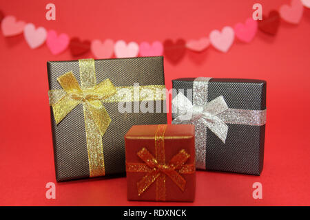 Boîte-cadeau avec thème rouge Banque D'Images