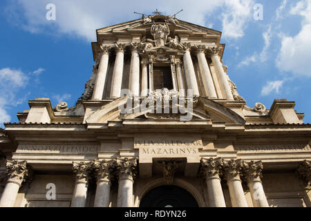 L'église des Saints Vincent et Anastase dans le quartier de Trevi, situé sur la Piazza di Trevi, adjacent à la célèbre fontaine du xviiie siècle Banque D'Images