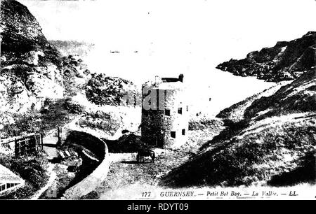 . La race de Guernesey. Guernesey bovins. La race Guernsey 13 Il y a deux forts sur Guernesey. L'un d'eux, Château Cornet, debout sur un rocher dans la mer à l'entrée du port, a joué un rôle important dans l'histoire de l'île, ainsi que dans les affaires en français et en anglais au moins aussi loin que 1275. L'autre fort sur l'île est d'environ un demi-mille en face de la baie de Castle Cornet, et est connue sous le nom de Fort George. Dans ces deux forteresses sont stationnées à 600 800 soldats britanniques, et sur presque tous les jours, surtout le dimanche, un visiteur américain serait rappelé de "quand le r Banque D'Images