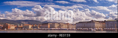 Trieste. Panorama vue sur la ville de Molo Audace Banque D'Images