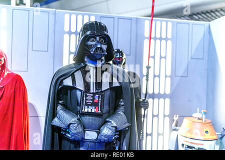 Birmingham, UK - le 17 mars 2018. Les cosplayeurs habillés comme Marvel Star Wars Darth Vader et Garde Prétorienne dans un comic con à Birmingham, Royaume-Uni Banque D'Images