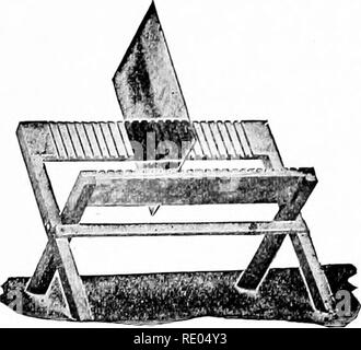 . Le microscope ; une introduction aux méthodes microscopiques et à l'histologie. Les microscopes. 240 PHOTO-MICROGRAPHIE [CH. L'IVL de teinture d'iode, l'acide nitrique, à divers degrés de force, acide chlorhydrique, etc., sont utilisés ou on peut utiliser l'électricité, le métal qui est immergé dans un indiffer- ent liquide. Voir de nombreux articles dans la Metallographist pour les méthodes et les micro- graphiques. Après la gravure, la surface doit être lavée avec de l'eau pour enlever le graveur. Le Chatelier recommande que la surface gravée quand sec être revêtue d'une très fine couche de collodion) pour éviter de porter atteinte. La preparati Banque D'Images