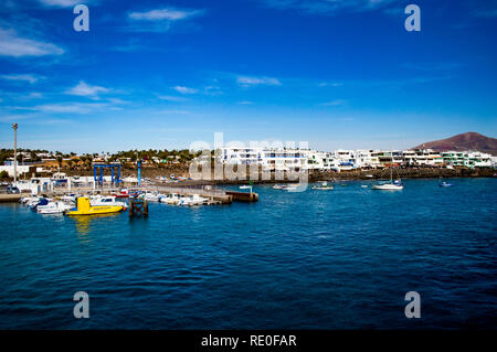 Le port de Playa Blanca, à Lanzarote, Îles Canaries Banque D'Images