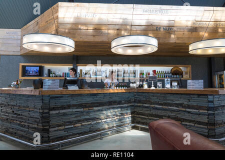 Intérieur de Nuy Restaurant sur la colline et avec la cave de dégustation de vin, compteur entre Worcester et Robertson, Breede River Valley, S Banque D'Images