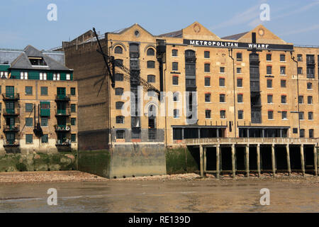 Metropolitan Quai de la rivière Thames Docklands à Londres, Royaume-Uni Banque D'Images
