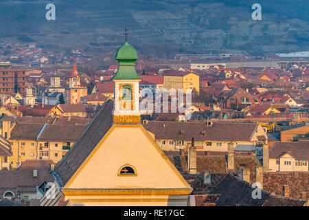 Vue de l'église de Sibiu toits dans le centre de la Sibiu, Roumanie. Banque D'Images