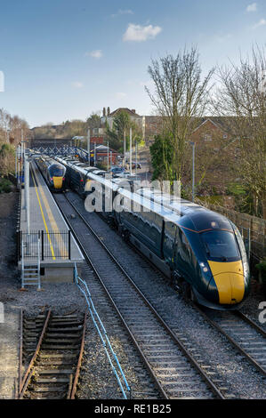 Ensembles d'IEP constituent désormais l'épine dorsale des services le long de la ligne de Cotswold. 800 313 classe attend à Evesham avec Londres Paddington à Hereford, un service Banque D'Images