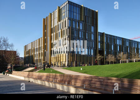 Université de Birmingham, Edgbaston, UK. La nouvelle grande bibliothèque a été conçu par les Architectes Associés et a ouvert ses portes en 2016 Banque D'Images