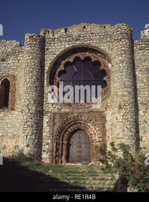 ENTRADA A LA IGLESIA. Emplacement : CASTILLO DE CALATRAVA LA NUEVA. ALDEA DEL REY. CIUDAD REAL. L'ESPAGNE. Banque D'Images