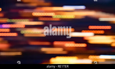 Flou artistique floue lumières de circulation intense. Résumé Contexte La nuit Banque D'Images