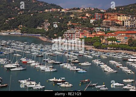 Lerici ville portuaire sur la côte est du Golfe de La Spezia, Ligurie, Italie, Europe Banque D'Images