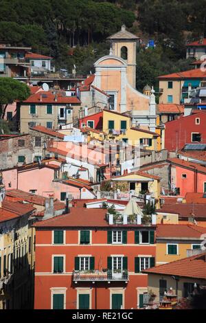 Lerici ville portuaire sur la côte est du Golfe de La Spezia, Ligurie, Italie, Europe Banque D'Images