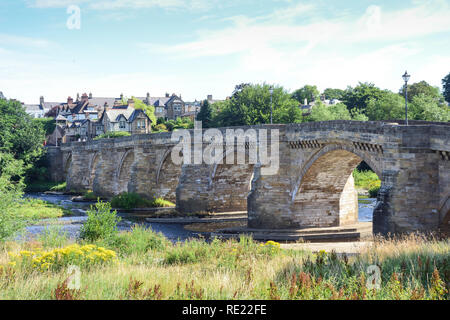 !7e siècle Pierre Corbridge pont sur la rivière Tyne, Hexham, Northumberland, Angleterre, Royaume-Uni Banque D'Images