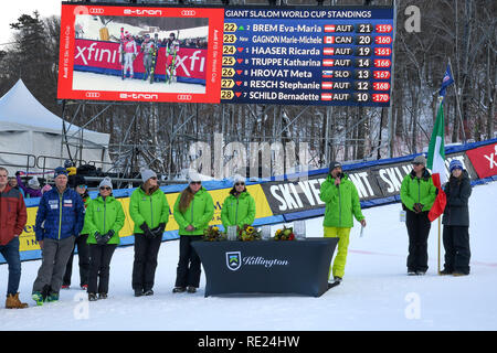 KILLINGTON, USA - Le 24 novembre : une vue générale de la cérémonie de remise des prix au cours de l'AUDI FIS Coupe du Monde de Ski le slalom géant féminin. Banque D'Images